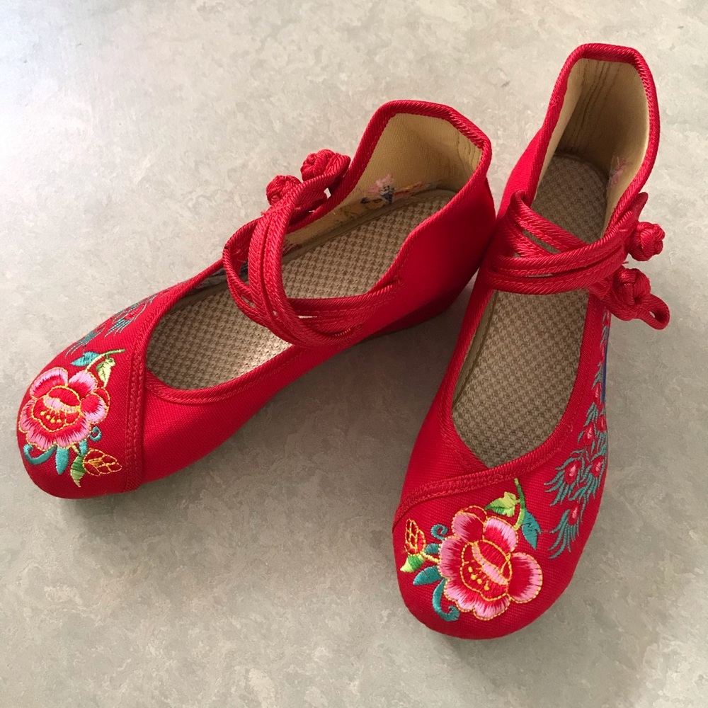 Gorgeous Embroidered Canvas Shoes